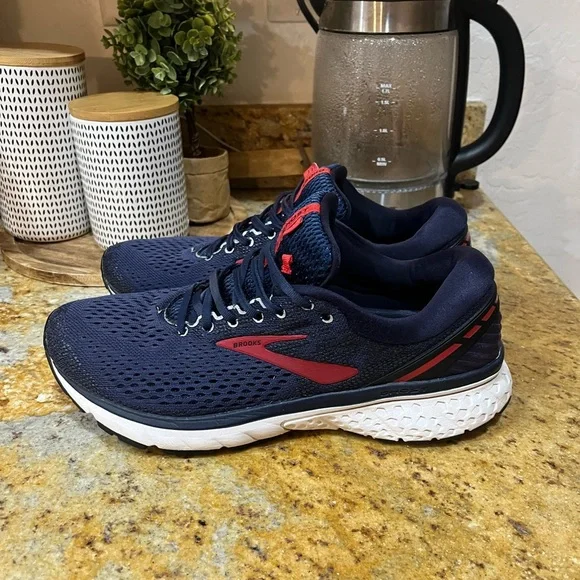 Brooks Ghost 11 size 10 - Picture 3 of 9